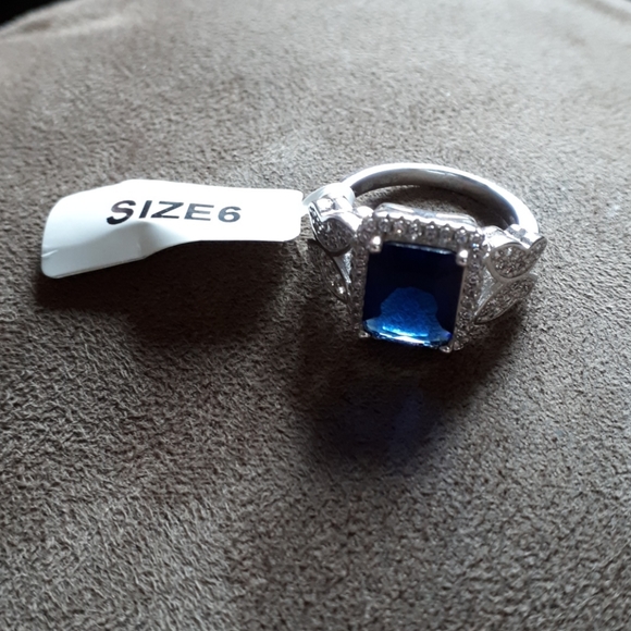 Charmed Aroma Jewelry - 🦒2/20 Charmed Aroma Ring sz 6 🦒